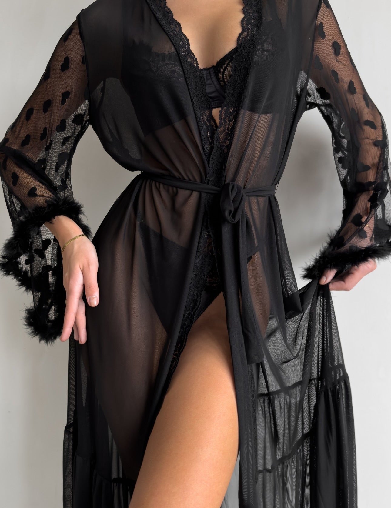 Ilinca – Läbipaistvast pitsist kimono
