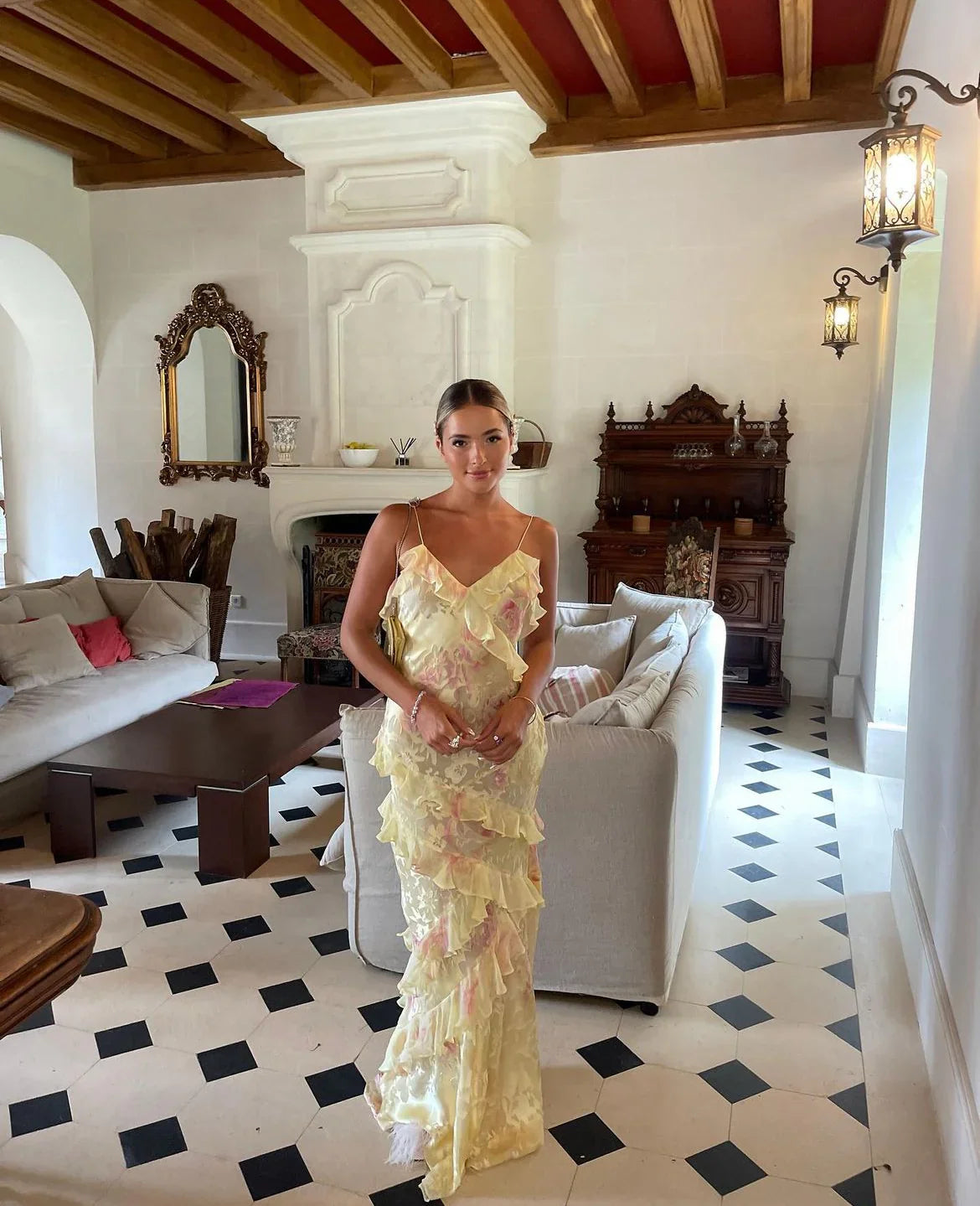 Julianna - Pikk Volangidega Kleid